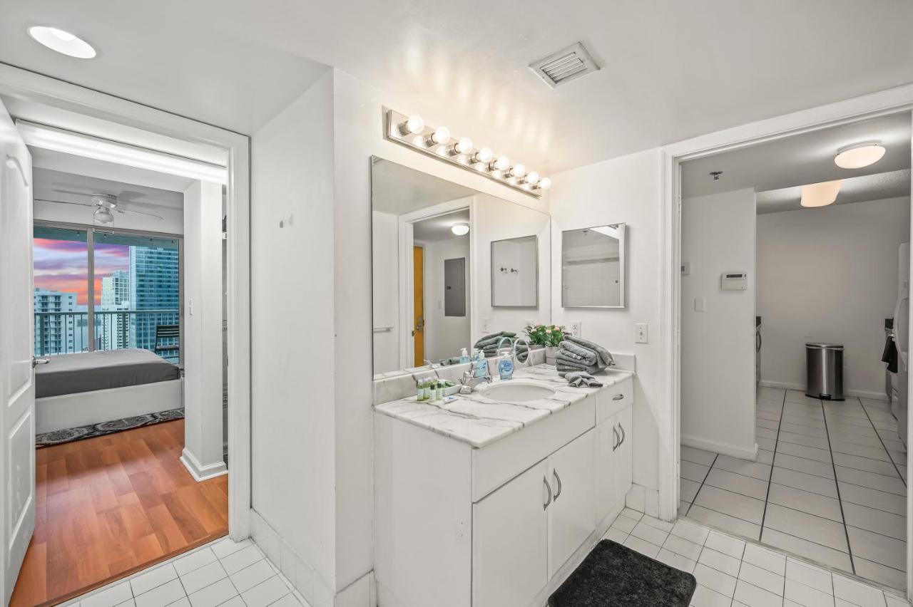 Luxurious 1Br High Rise Condo Brickell-Free Parking Miami Exterior photo